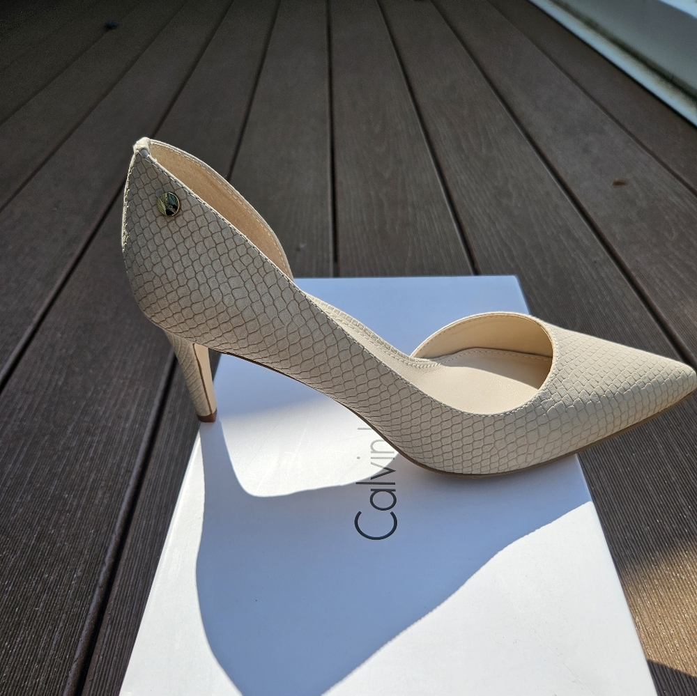 Shoes - Picture 5 of 9